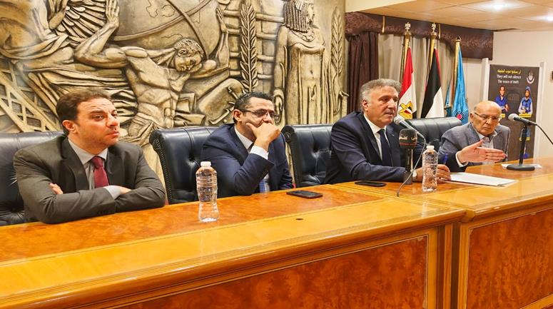  المشرف العام على الإعلام الرسمي الوزير أحمد عساف، خلال المشاركة في ندوة بعنوان “استهداف الصحفيين وآخر المستجدات السياسية”