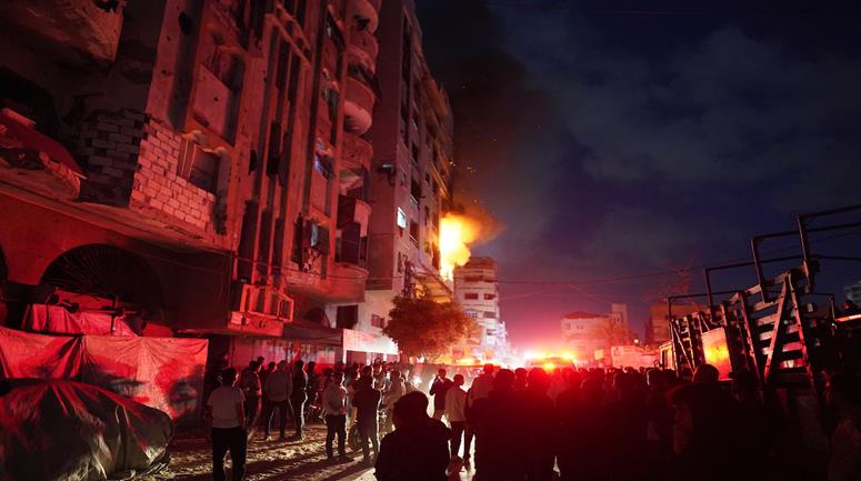 طيران الاحتلال الاسرائيلي يقصف شقة ومركبة بمدينة غزة