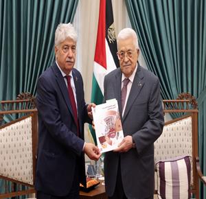 الرئيس محمود عباس، يتسلم التقرير السنوي الصادر عن المؤسسة الوطنية الفلسطينية للتمكين الاقتصادي، للعام 2024