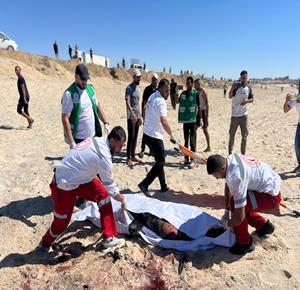 شهيد وعددا من المصابين جراء استهداف إسرائيلي لسيارة مدنية غربي مخيم النصيرات وسط قطاع غزة