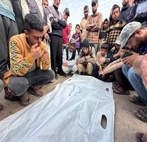 تشييع جثماني شهيدين في خان يونس جنوب قطاع غزة