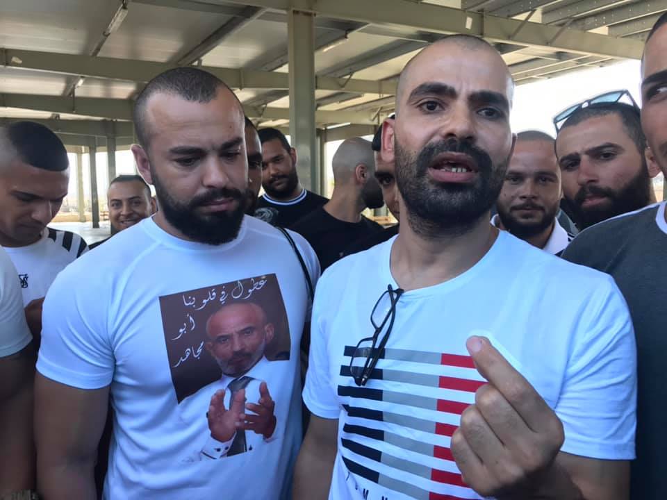 الأسير بزمان لحظة الإفراج عنه. (عدسة: ثائر أبو بكر)