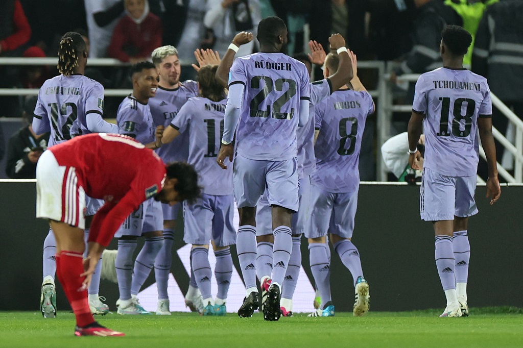 فرحة لاعبي ريال مدريد بتسجيل هدف في شباك الأهلي المصري (تصوير: أ ف ب)