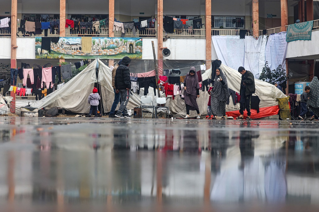 مدرسة تؤوي نازحين في رفح جنوب قطاع غزة (تصوير: أ ف ب)