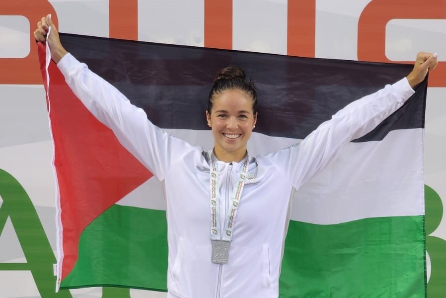 أيقونة السباحة الفلسطينية فاليري ترزي 