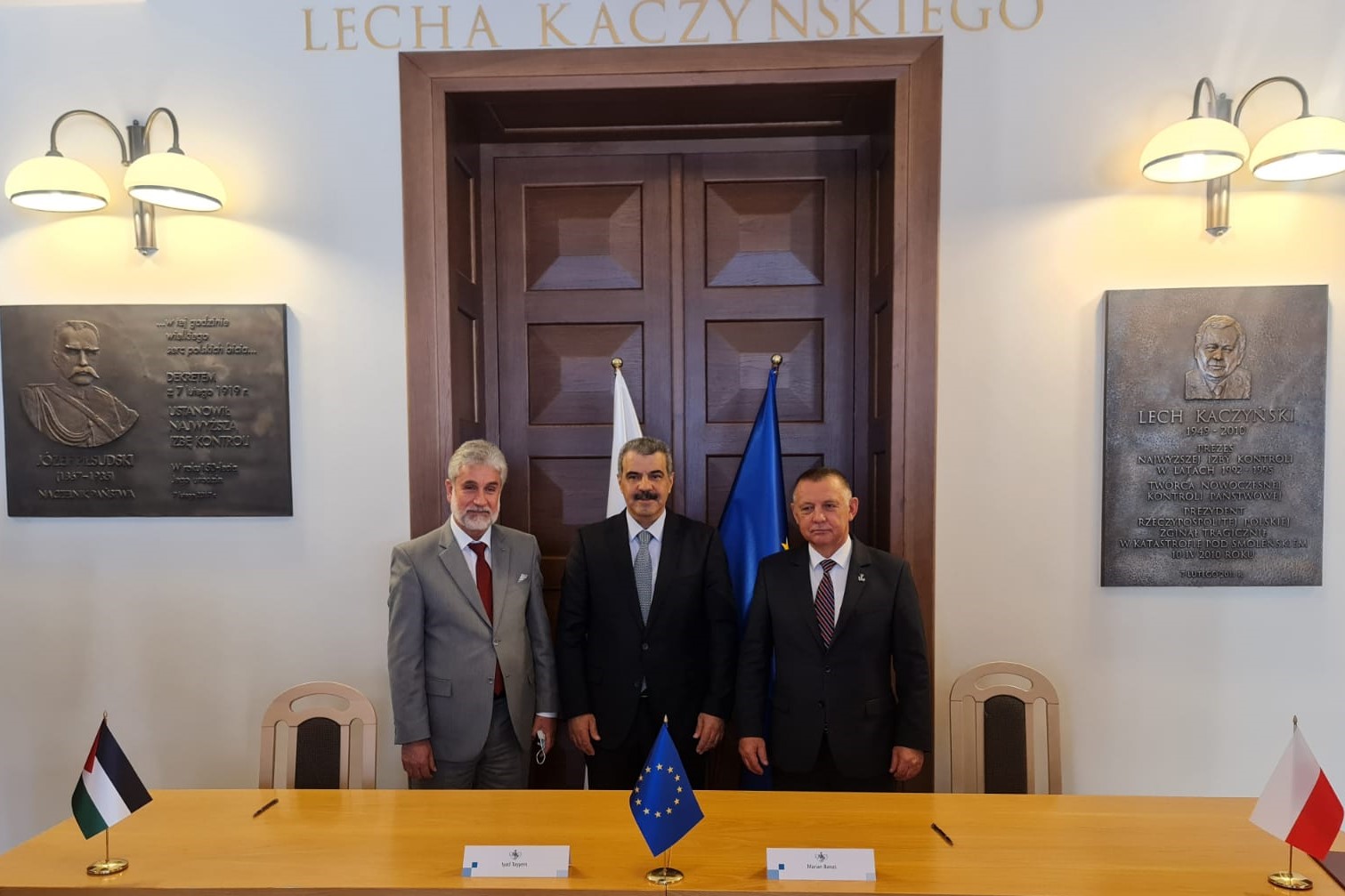 جانب من توقيع الاتفاقية