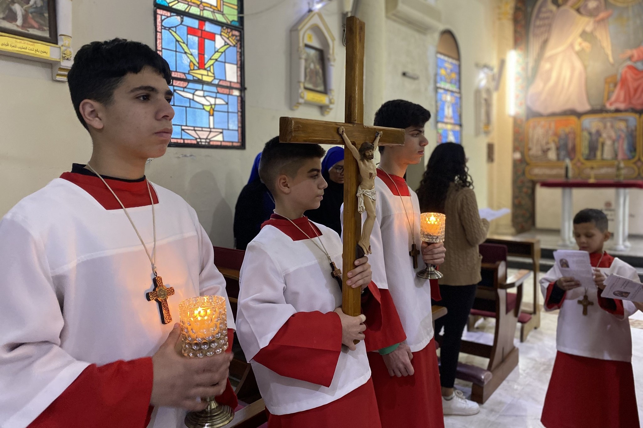 صلوات "درب الصليب" في كنيسة العائلة المقدسة للاتين في غزة