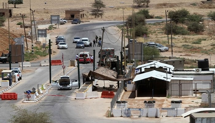 حاجز الحمرا العسكري (صورة أرشيفية)