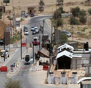 حاجز الحمرا العسكري (صورة أرشيفية)