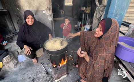 نازحون يعيشون ظروفاً صعبة بمدرسة في غزة 