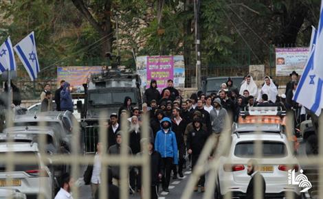 الاحتلال يُحكم إغلاق الخليل لاحتفالات المستوطنين