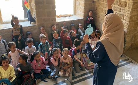 طلبة يعودون للدراسة في مدرسة الكمالية بغزة