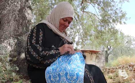حارسة الثوب الفلسطيني