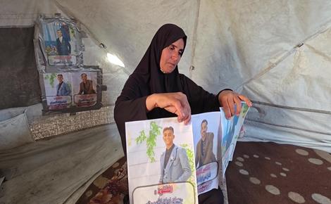 عائلة نازحة تفقد أبناءها بين شهيد وأسير ومفقود